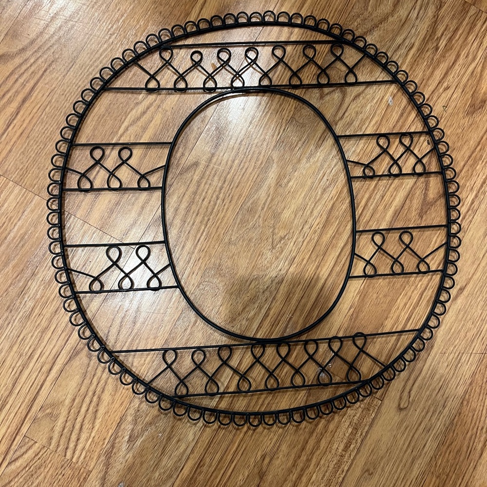 Pottery Barn ‘O’ initial sign in iron.